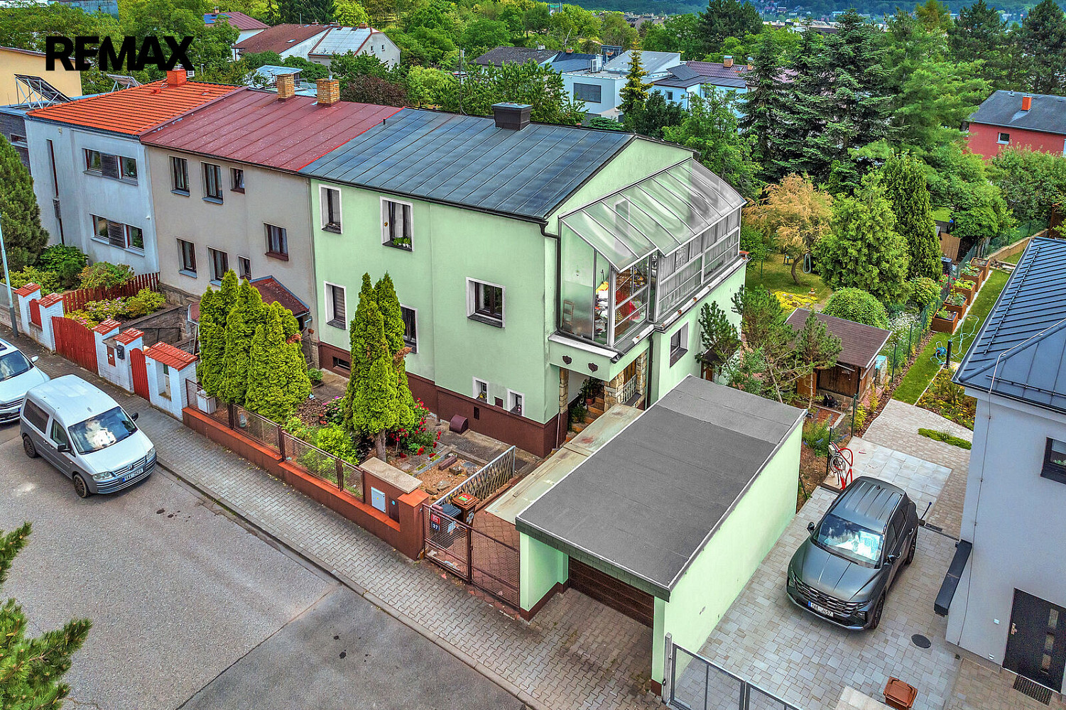 Prodej domu 195 m² s pozemkem 561 m² – fotografie 2