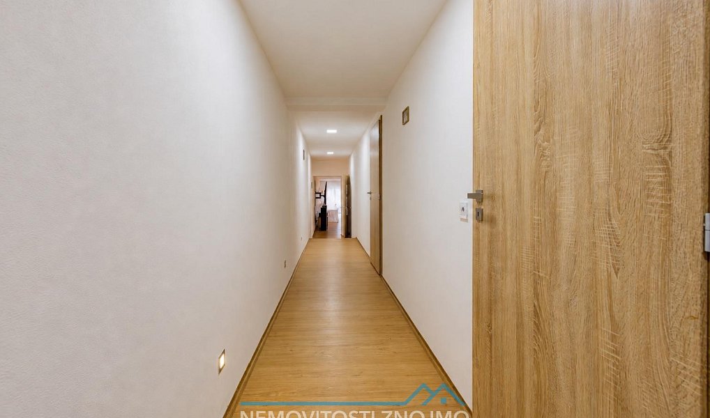 Prodej domu 220 m² s pozemkem 1 436 m², Chvalovice – náhled fotky 23