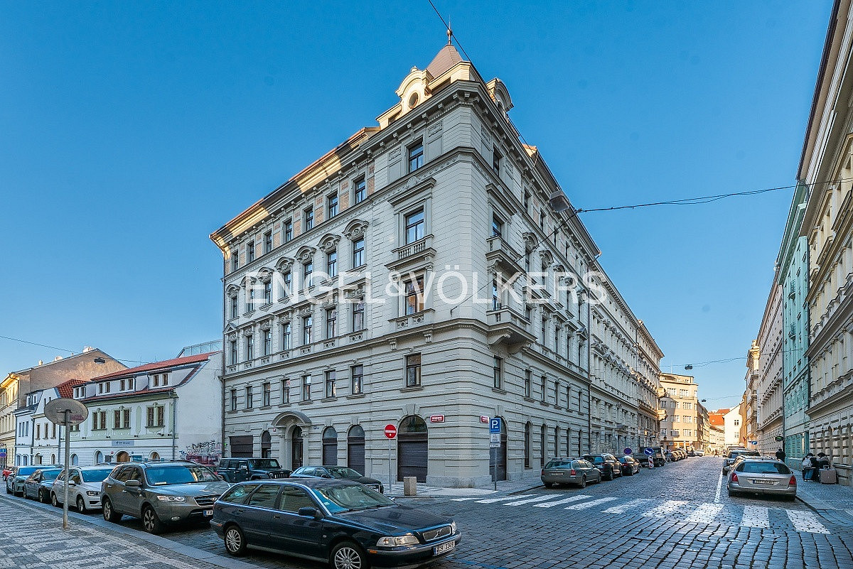 Garážové stání v automatickém zakladači v srdci města – fotografie 2
