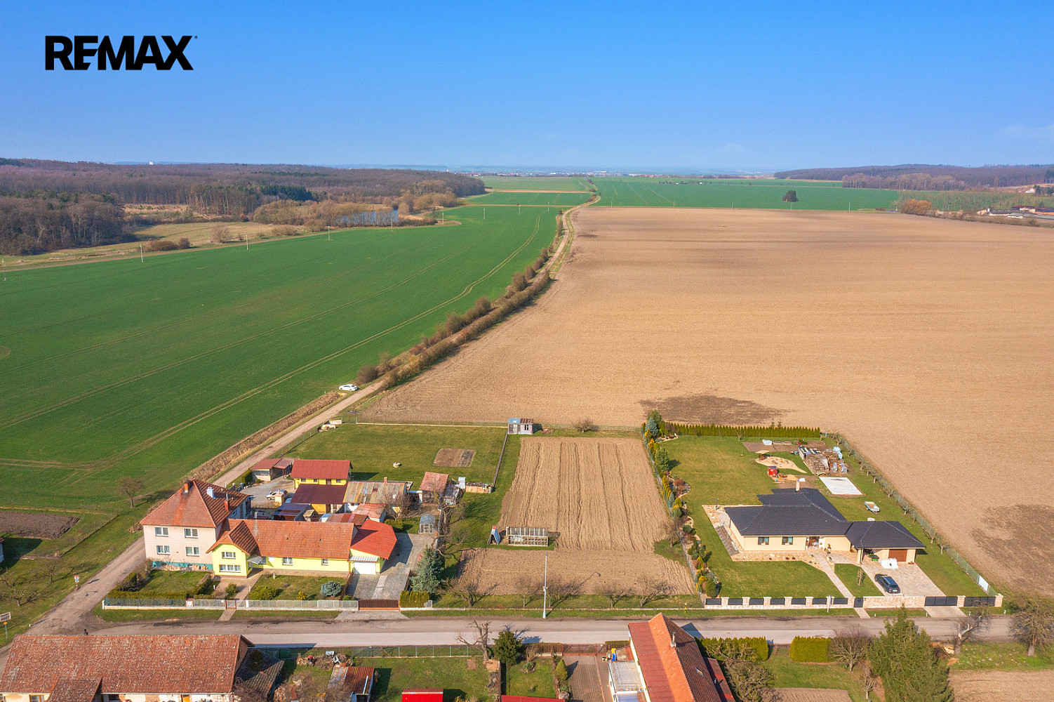 Prodej stavebního pozemku 2 066 m² - View 4