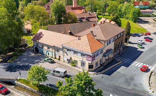 Prodej nájemního domu, činžáku 1 120 m², nám. V. Levého, Liběchov, okres Mělník