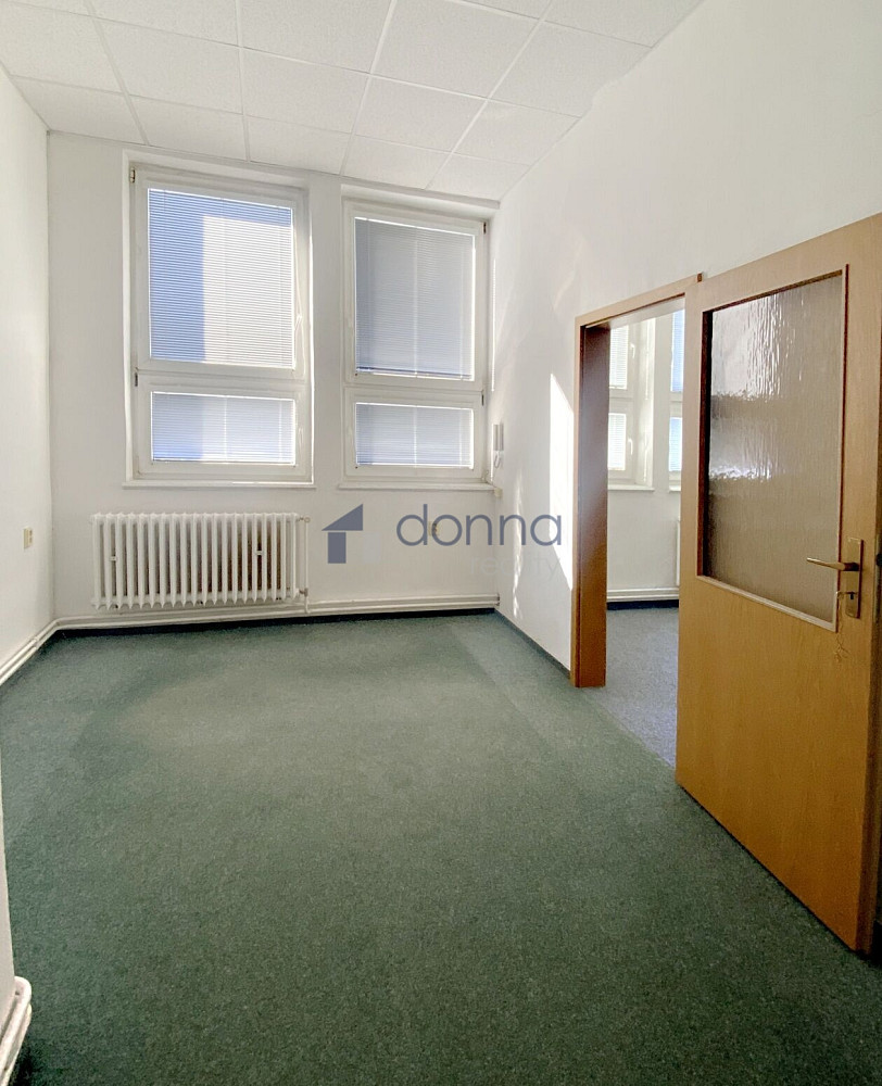 Pronájem kanceláře 32 m² – fotografie 3