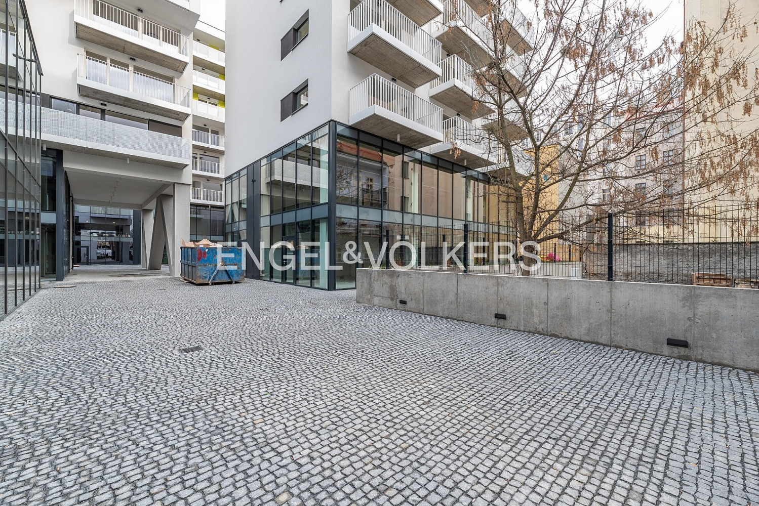 Garážové stání v Karolína Plazza – fotografie 5