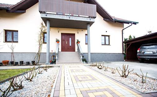 Prodej domu 400 m² s pozemkem 938 m², Devětsilová, Květnice, okres Praha-východ