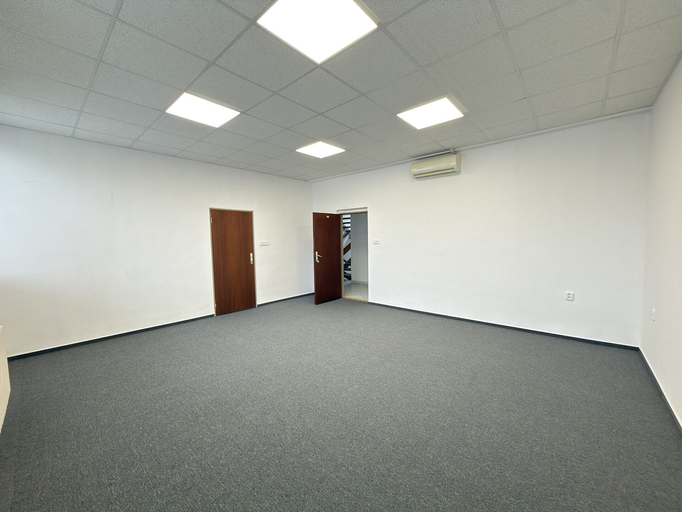 Pronájem kanceláře 29 m² — photo 3