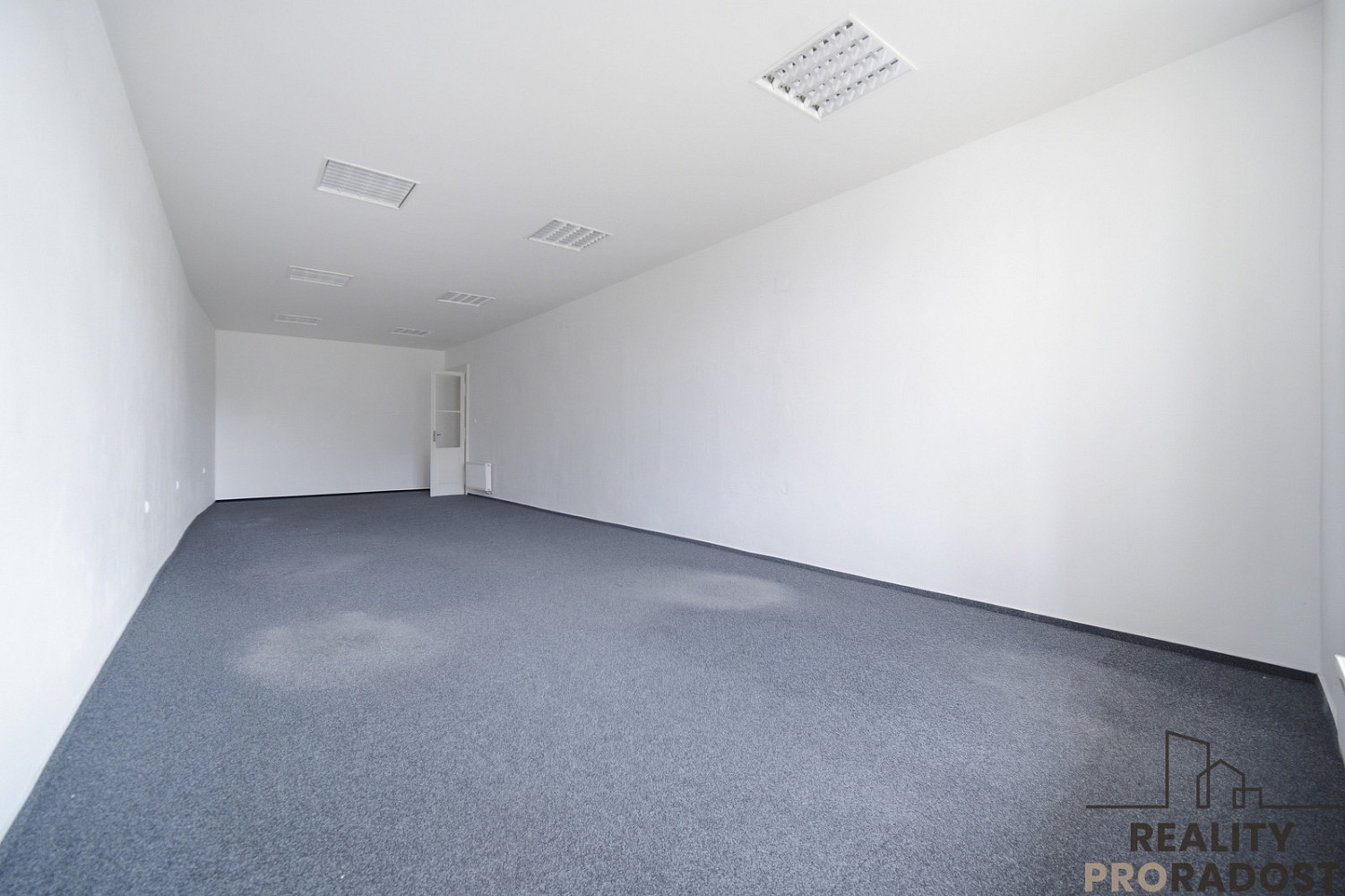 Pronájem kanceláře 137 m² — photo 3