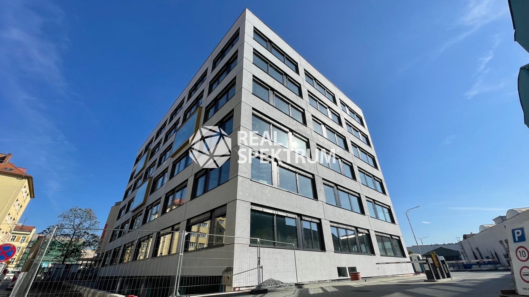 Pronájem kanceláře 670 m² – fotografie 5