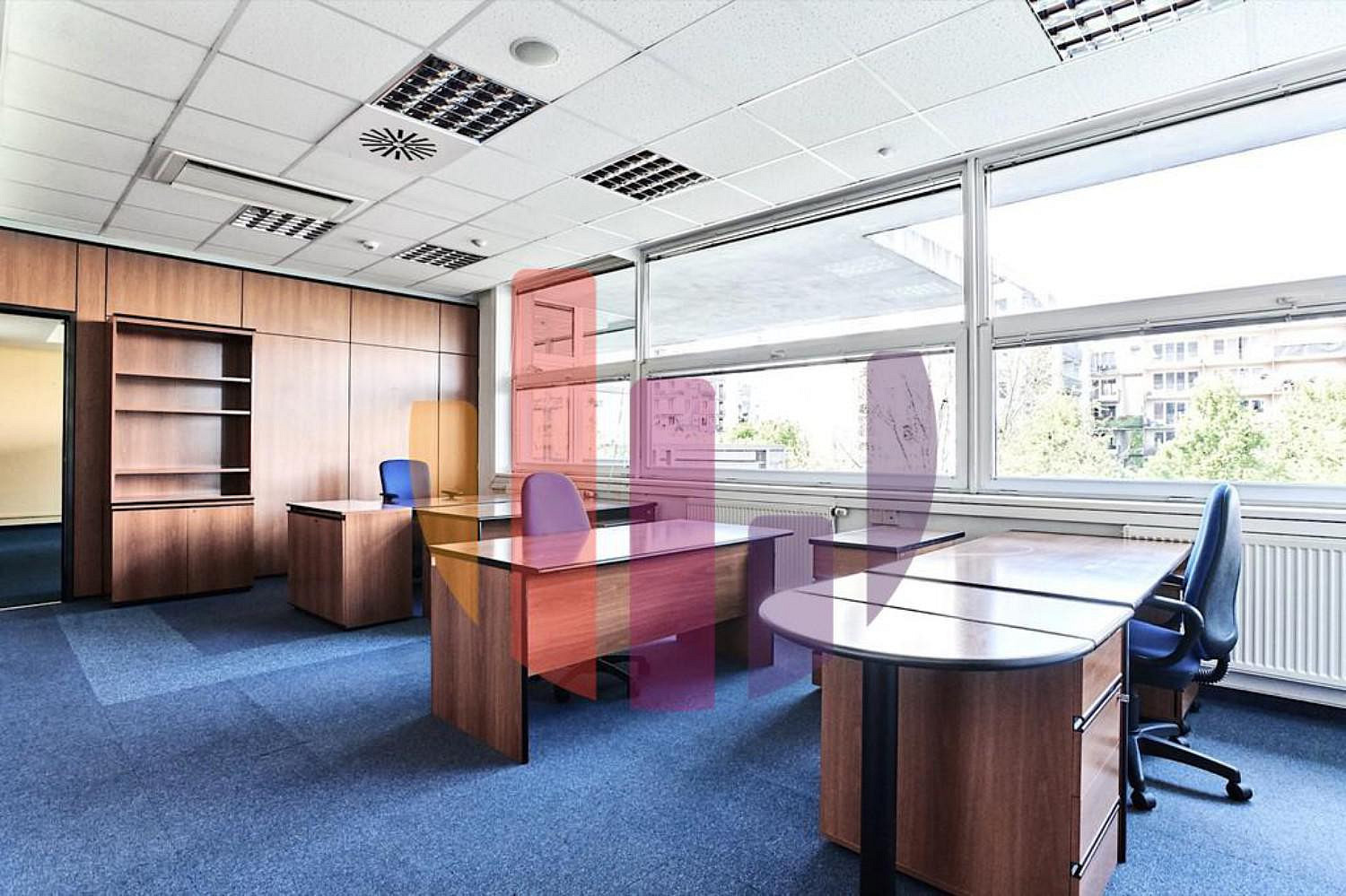 Pronájem kanceláře 194 m² — photo 2