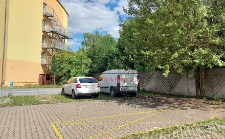 Prodej dvou parkovacích stání Klecany ul. V Honech, Klecany, okres Praha-východ