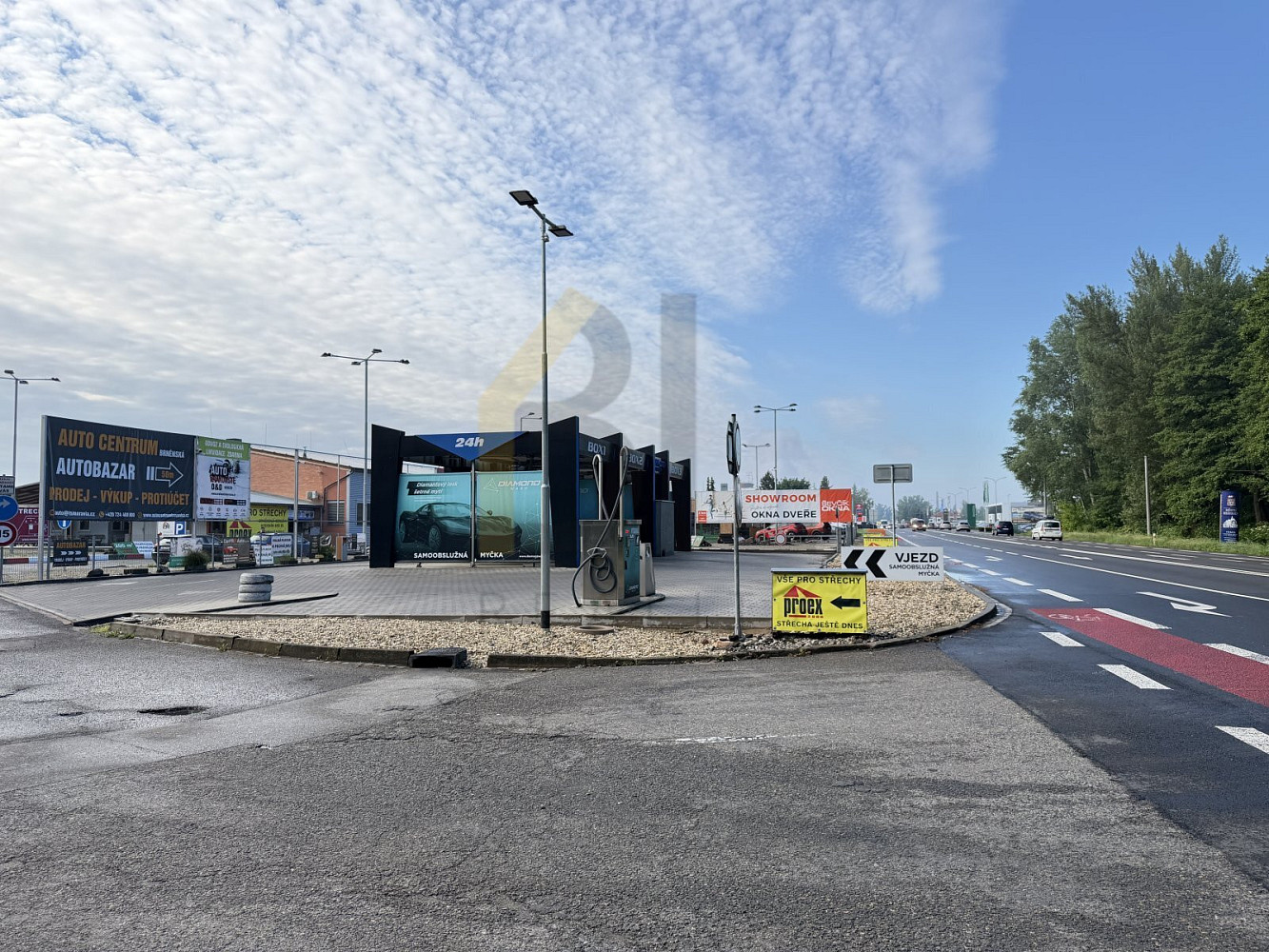 Pronájem obchodních prostor 600 m² – fotografie 2