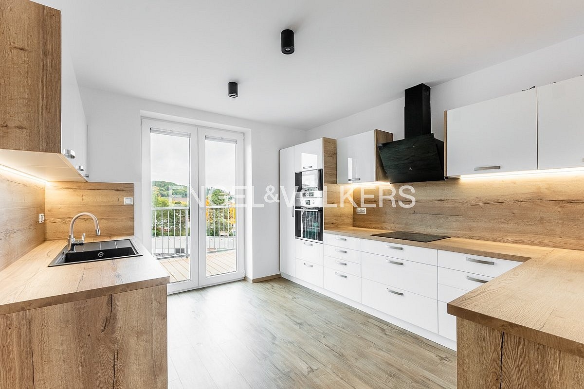 Pronájem bytu 3+kk 97 m² — photo 2