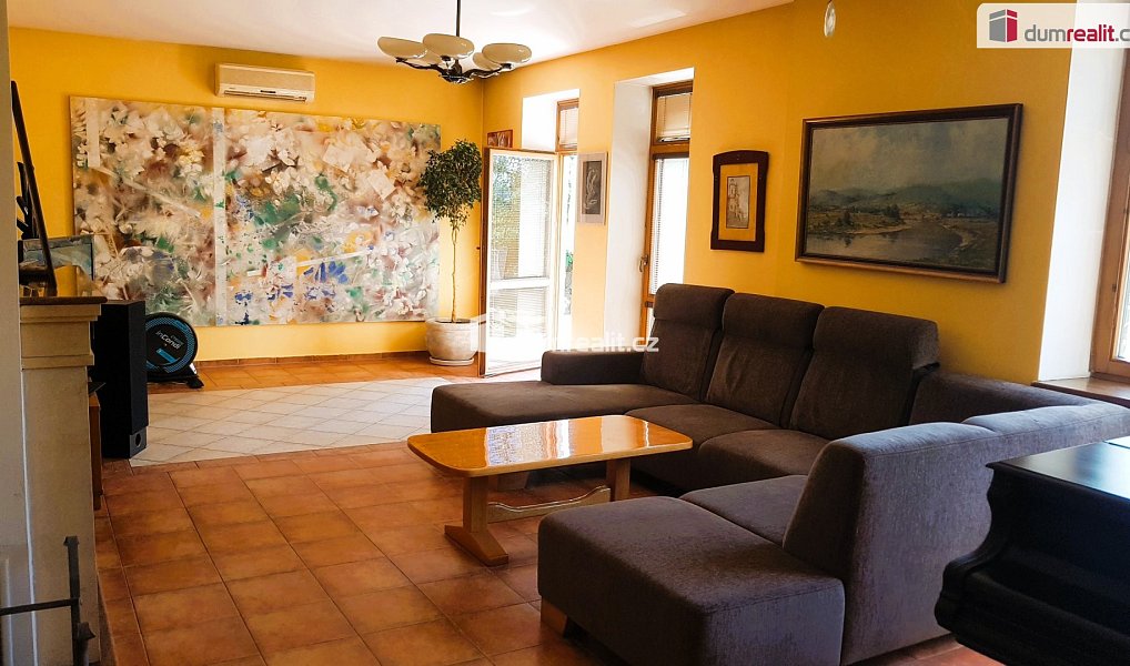 Prodej domu 303 m² s pozemkem 1 885 m², Hodonín – náhled fotky 2