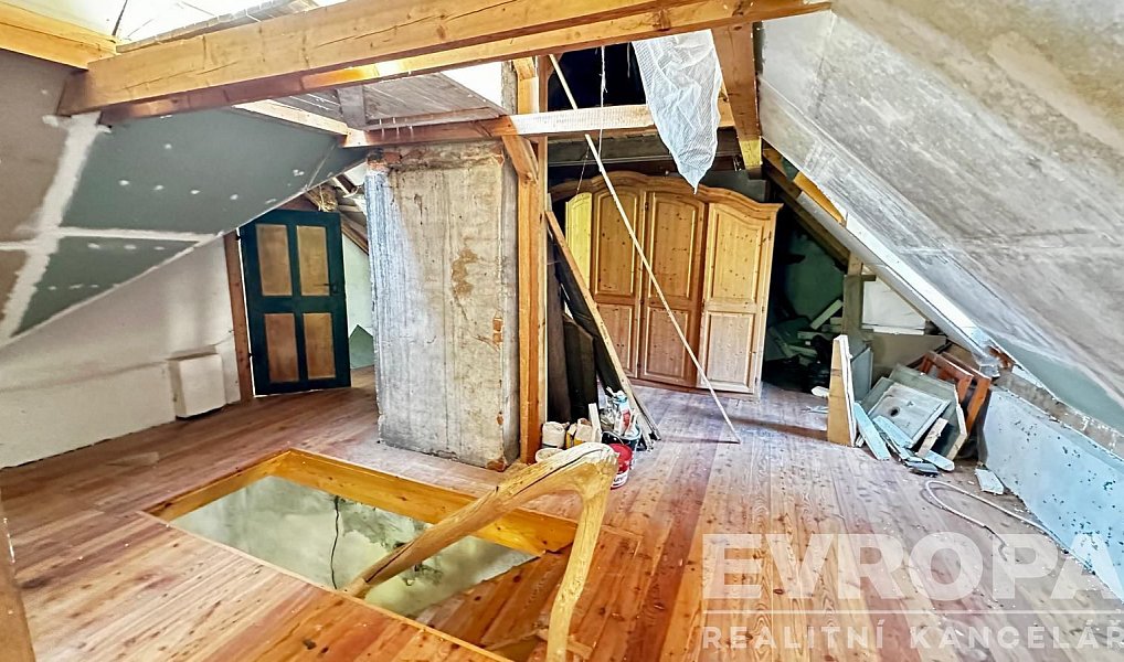 Prodej domu 350 m² s pozemkem 5 913 m², Dubá – náhled fotky 12