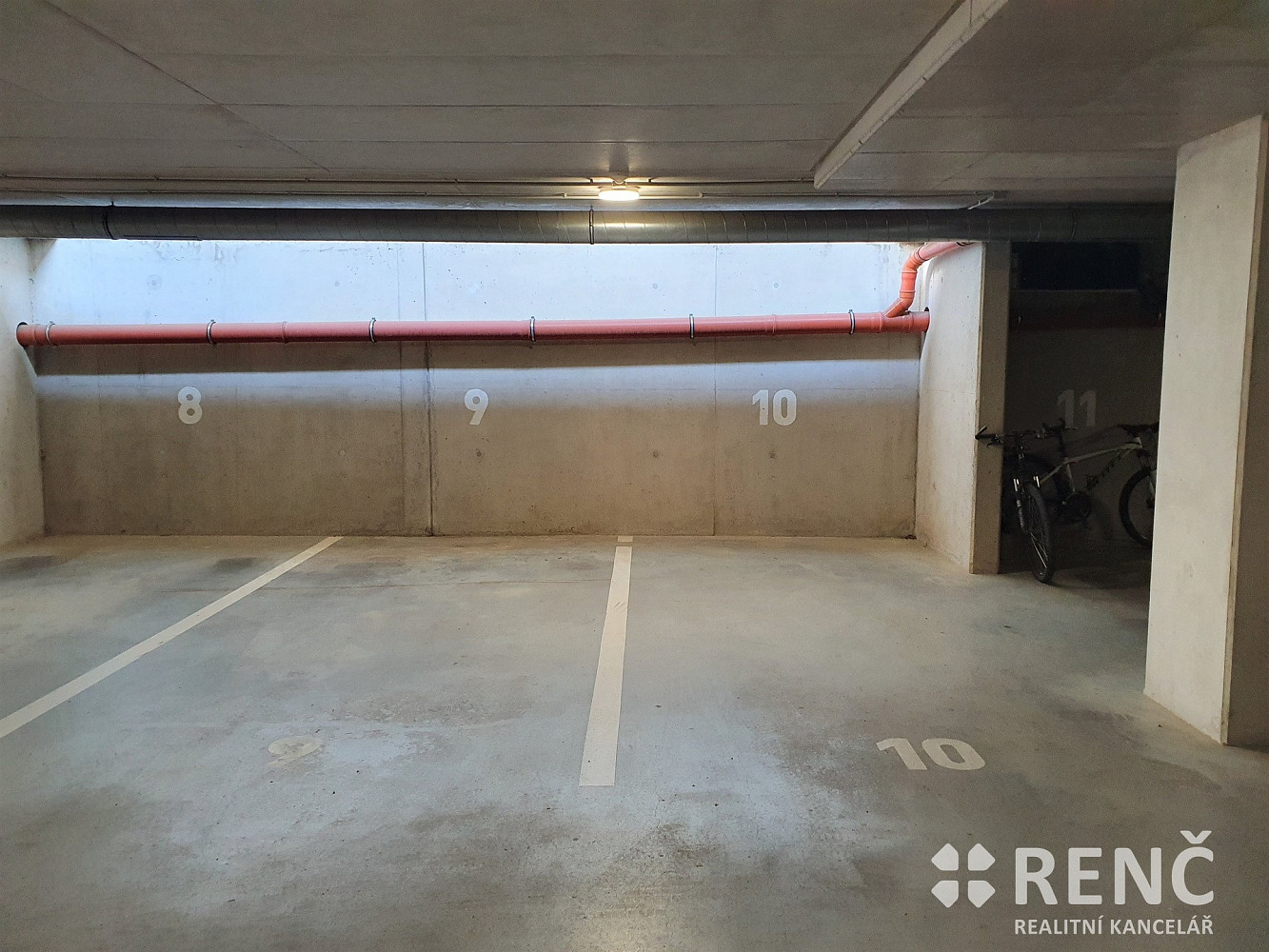 Garážové stání k pronájmu, brno - královo pole, ul. košinova č. or. 41 o výměře 15 m2.