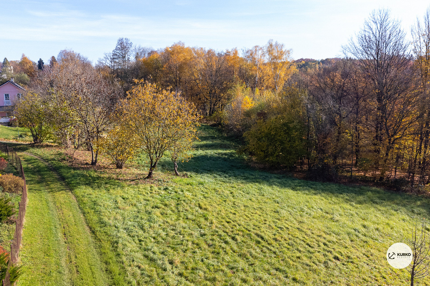 Prodej stavebního pozemku 958 m² – fotografie 3