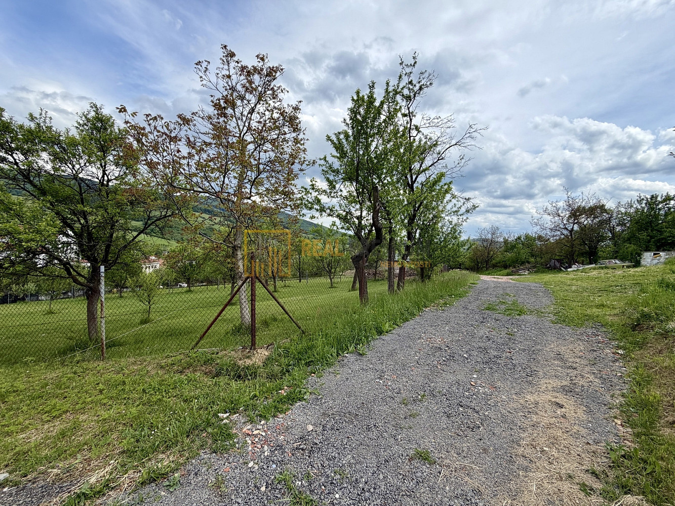 Prodej stavebního pozemku 750 m² – fotografie 2