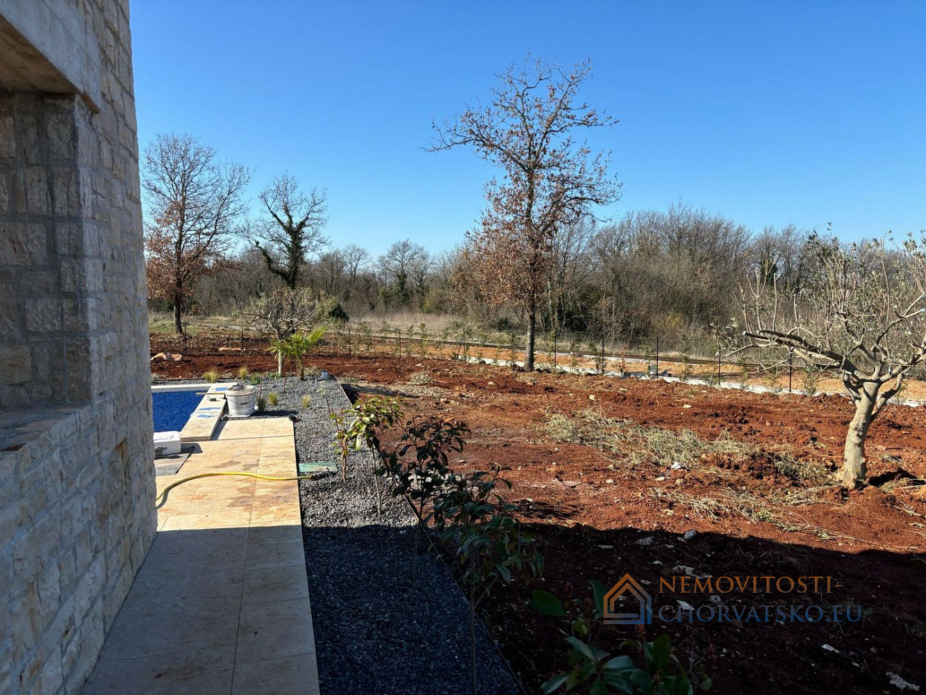 Prodej domu 189 m² s pozemkem 1 300 m² - Aanzicht 4