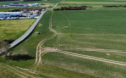 Prodej pole 5 425 m², Čisovice, okres Praha-západ