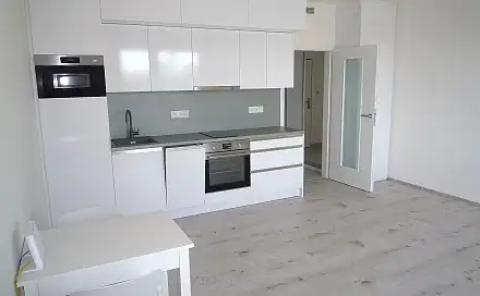 Pronájem bytu 1+kk 34 m², Strančická, Praha 10 - Strašnice
