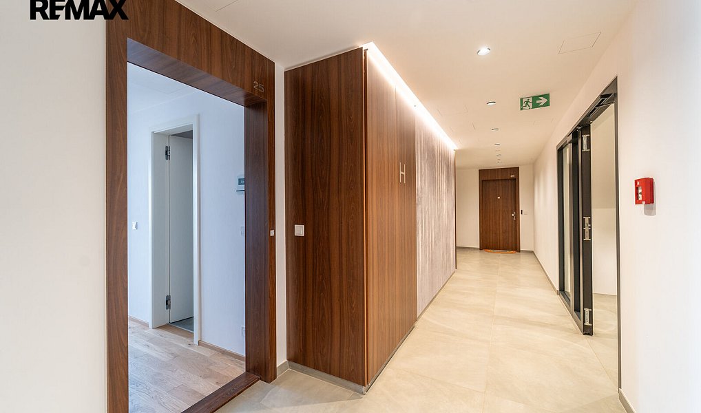 Pronájem bytu 2+kk 54 m², Praha – náhled fotky 16