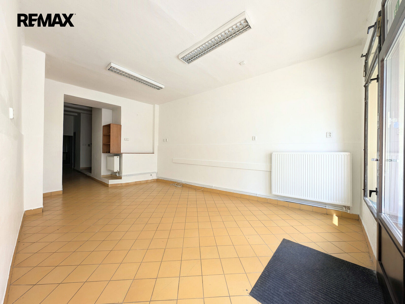 Pronájem obchodních prostor 46 m² – fotografie 2