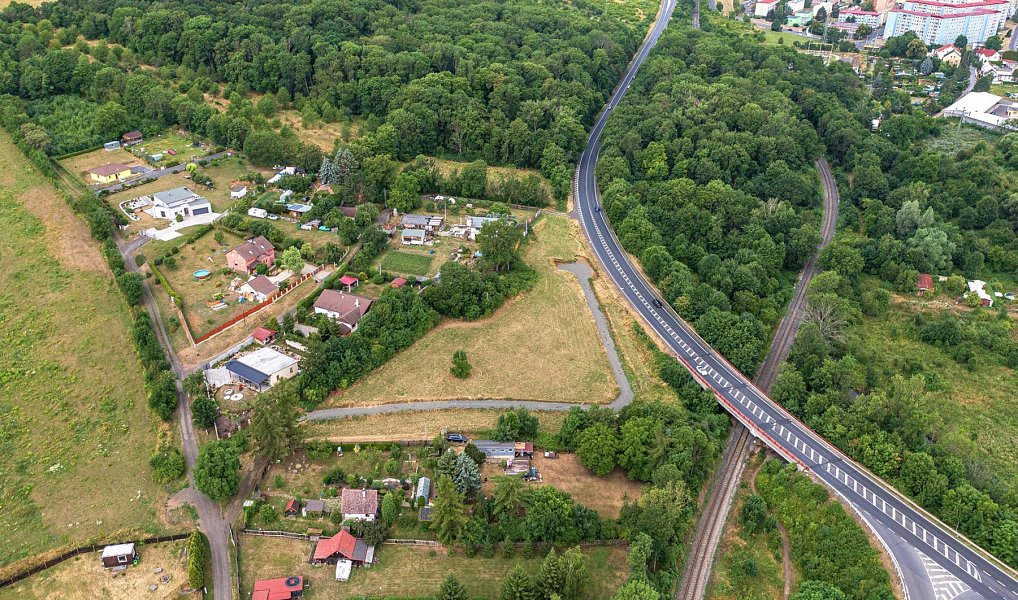 Prodej stavebního pozemku 1 211 m², Bystřany – náhled fotky 6