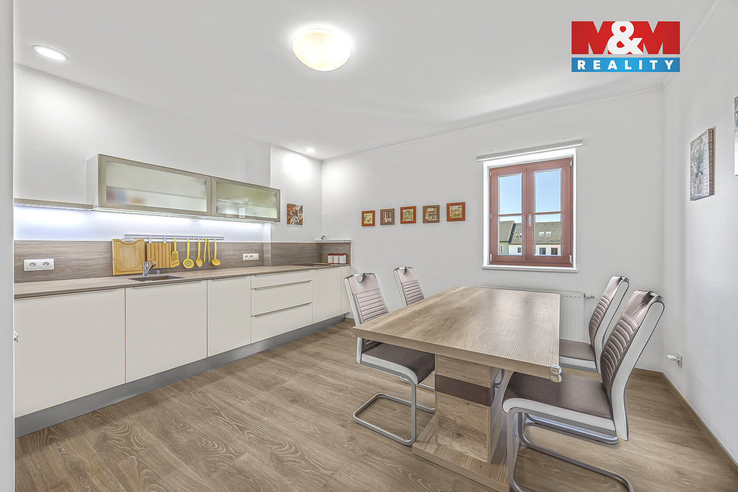 Prodej domu 194 m² s pozemkem 452 m² — photo 2