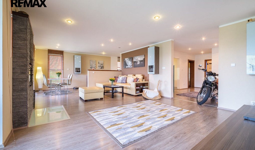 Prodej domu 205 m² s pozemkem 634 m², Smolnice – náhled fotky 3