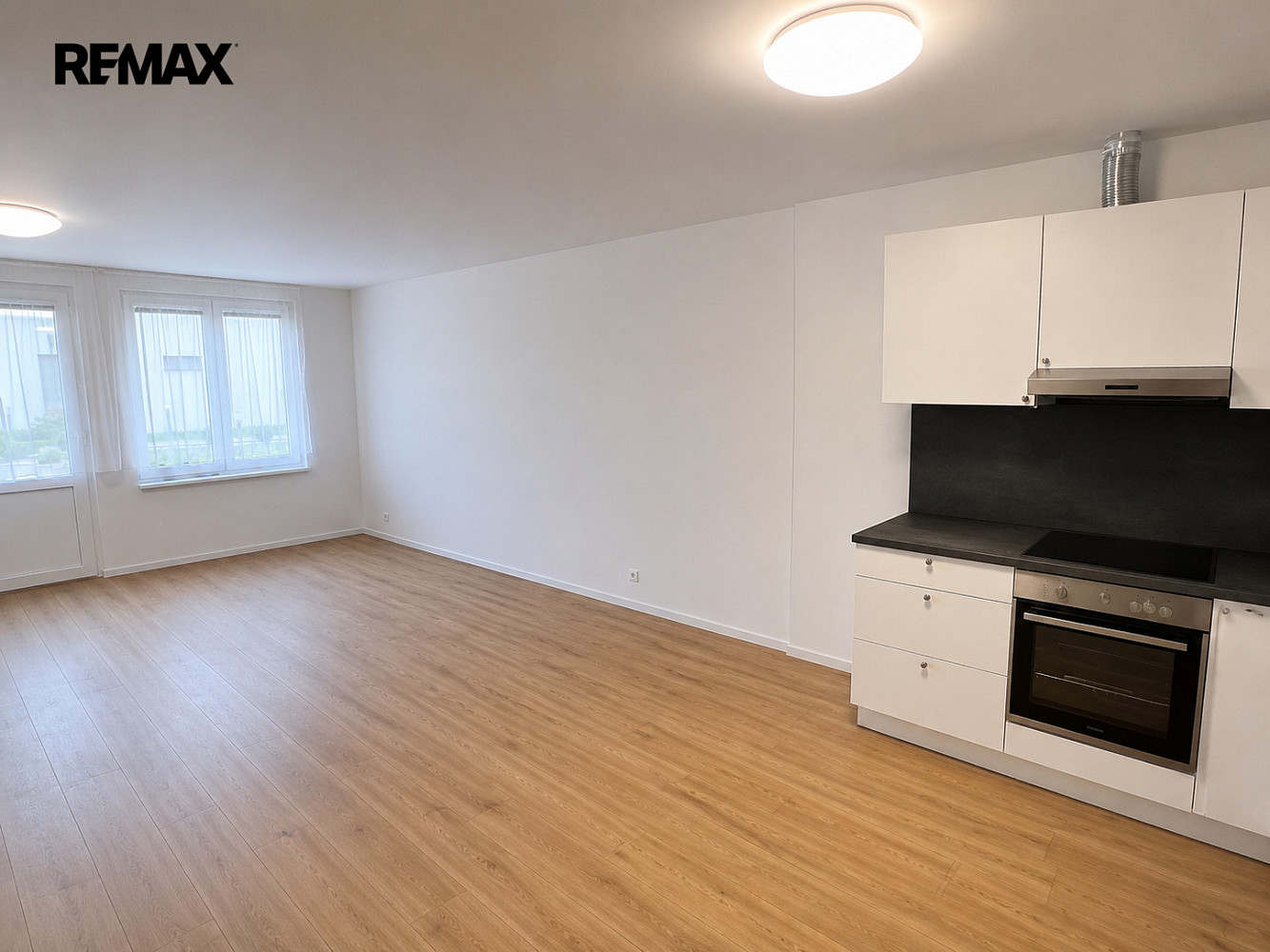 Pronájem bytu 1+kk 54 m² – fotografie 3
