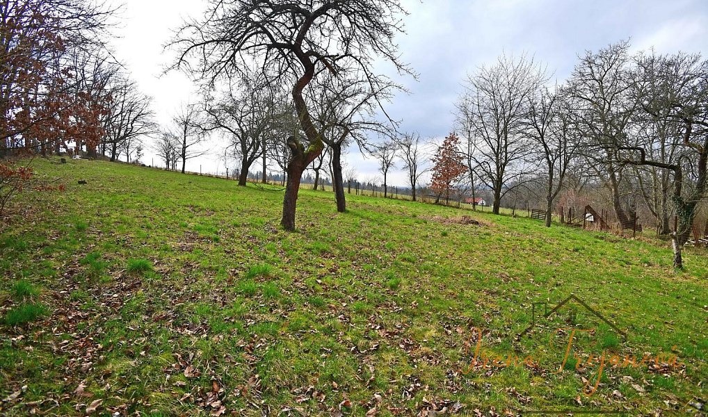 Prodej stavebního pozemku 1 040 m², Benešov – náhled fotky 3