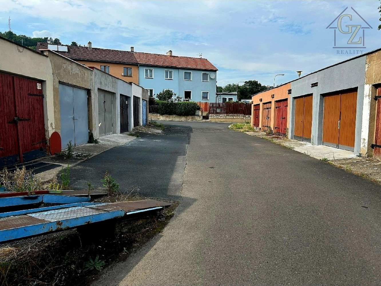 Prodej garáže s výměrou 24 m2 v ov, ulice u školy v mostě — photo 2
