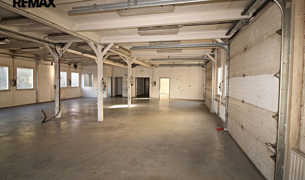 Prodej výrobních prostor 2 700 m², Zliv – náhled fotky 7