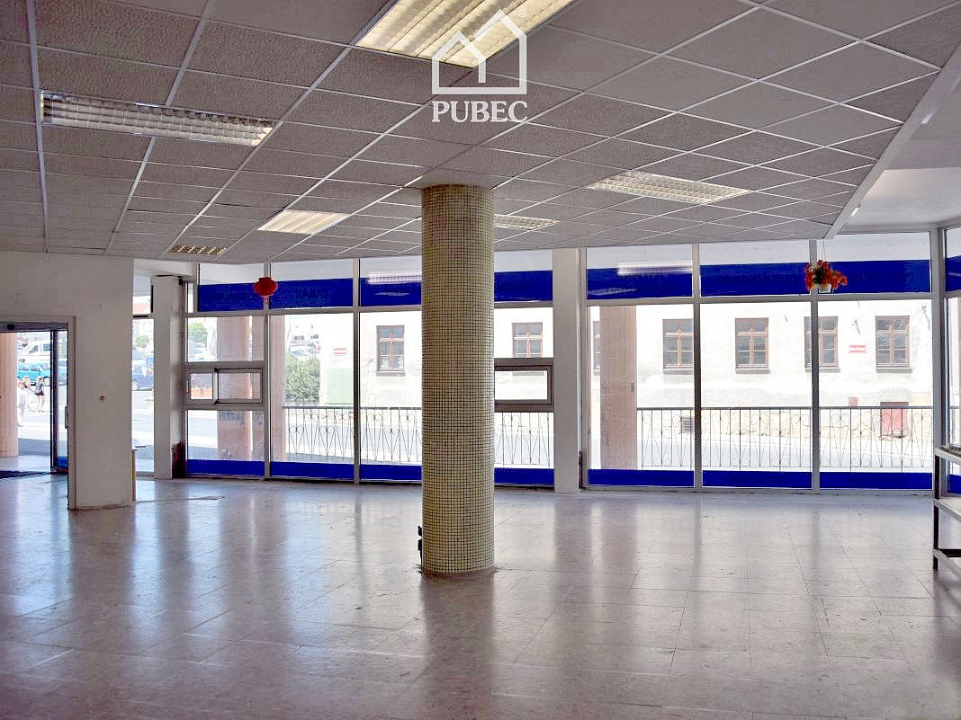 Pronájem obchodních prostor 145 m²