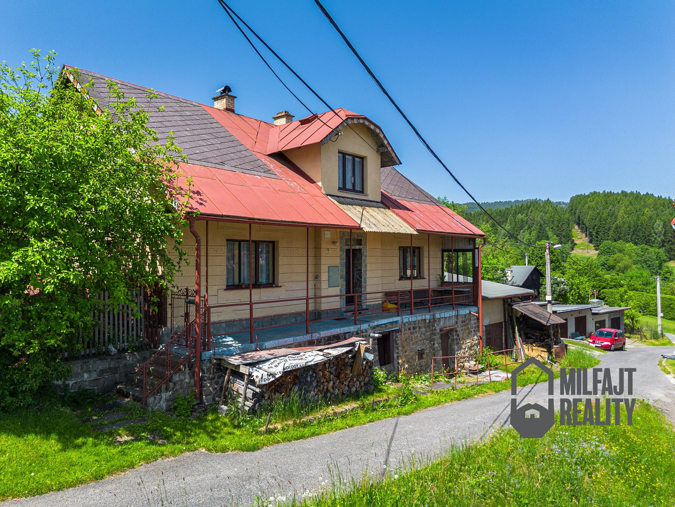 Prodej domu 250 m² s pozemkem 1 142 m²