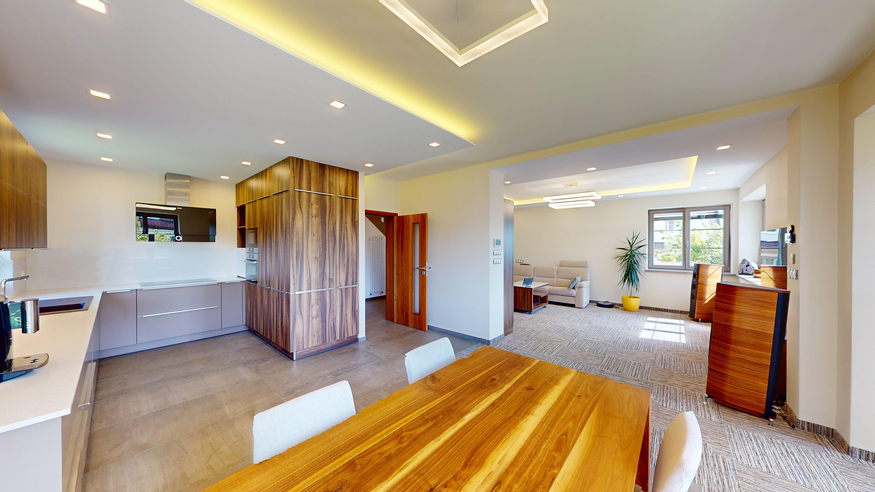 Prodej domu 270 m² s pozemkem 938 m² – fotografie 2