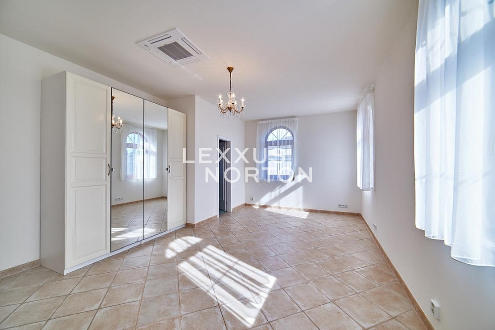 Pronájem domu 270 m² s pozemkem 429 m² — photo 3