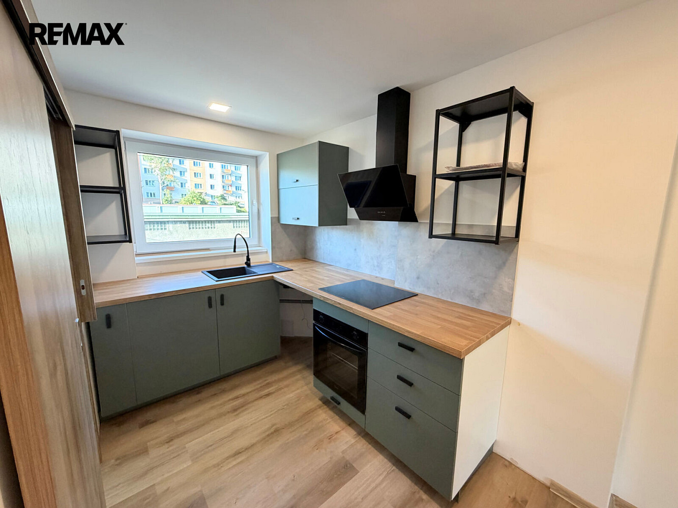 Pronájem bytu 1+kk 34 m² – fotografie 2