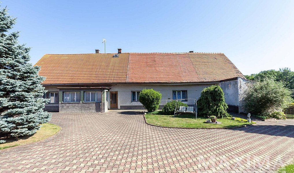Prodej domu 340 m² s pozemkem 4 800 m², Bečváry – náhled fotky 5