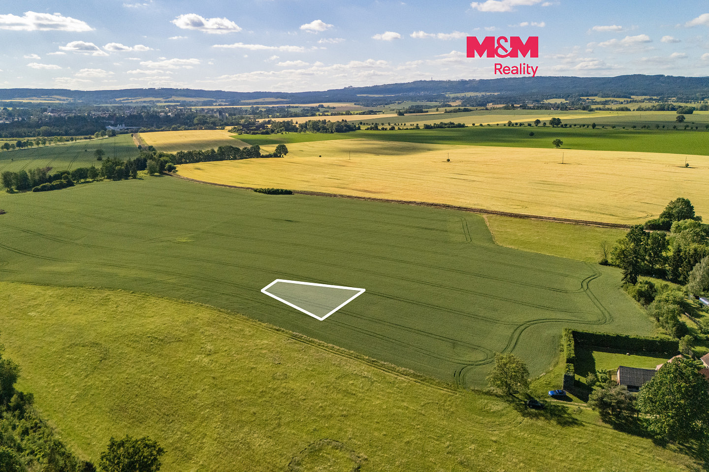 Prodej pole 1 439 m²