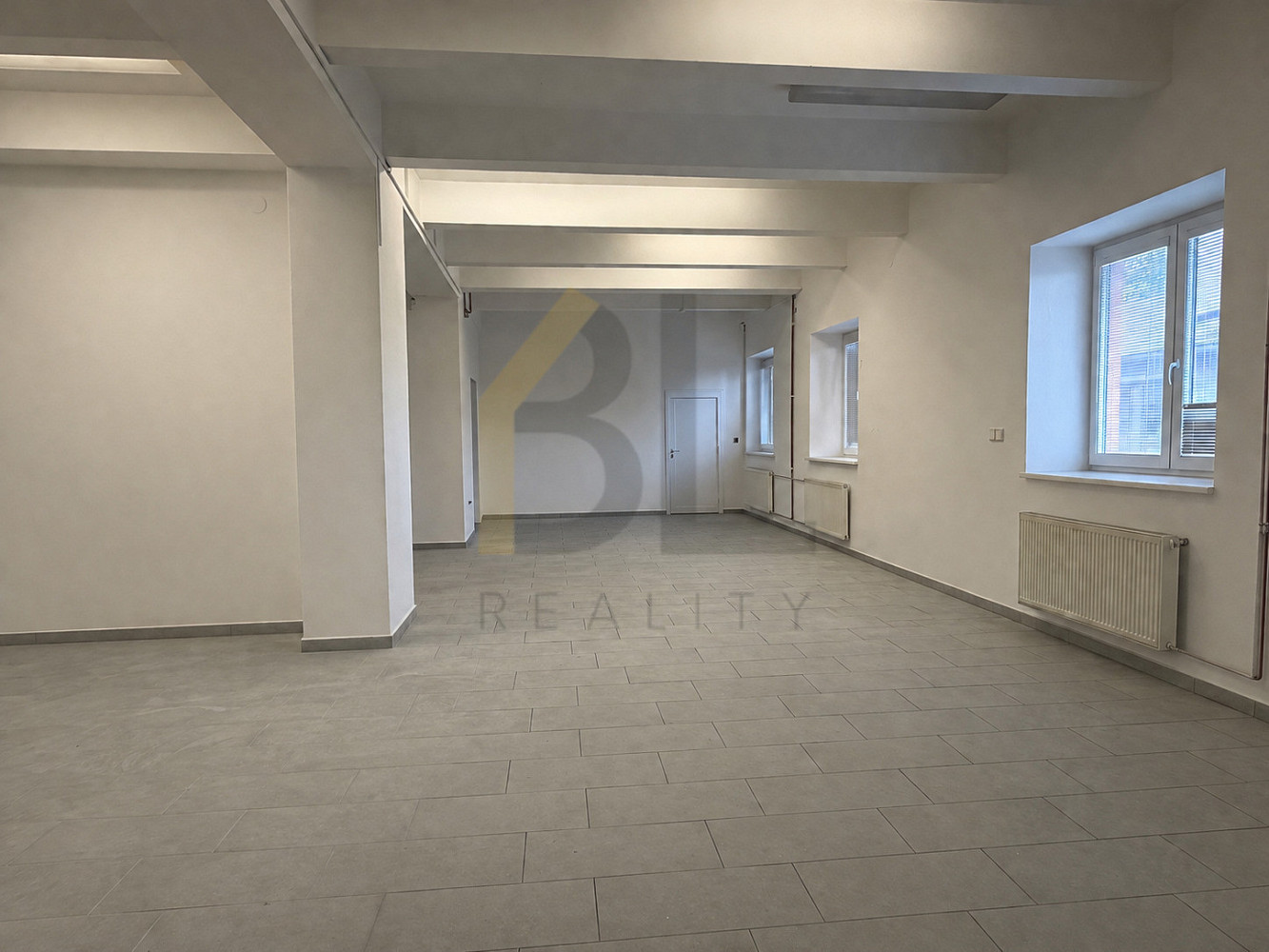 Pronájem obchodních prostor 140 m² – fotografie 2