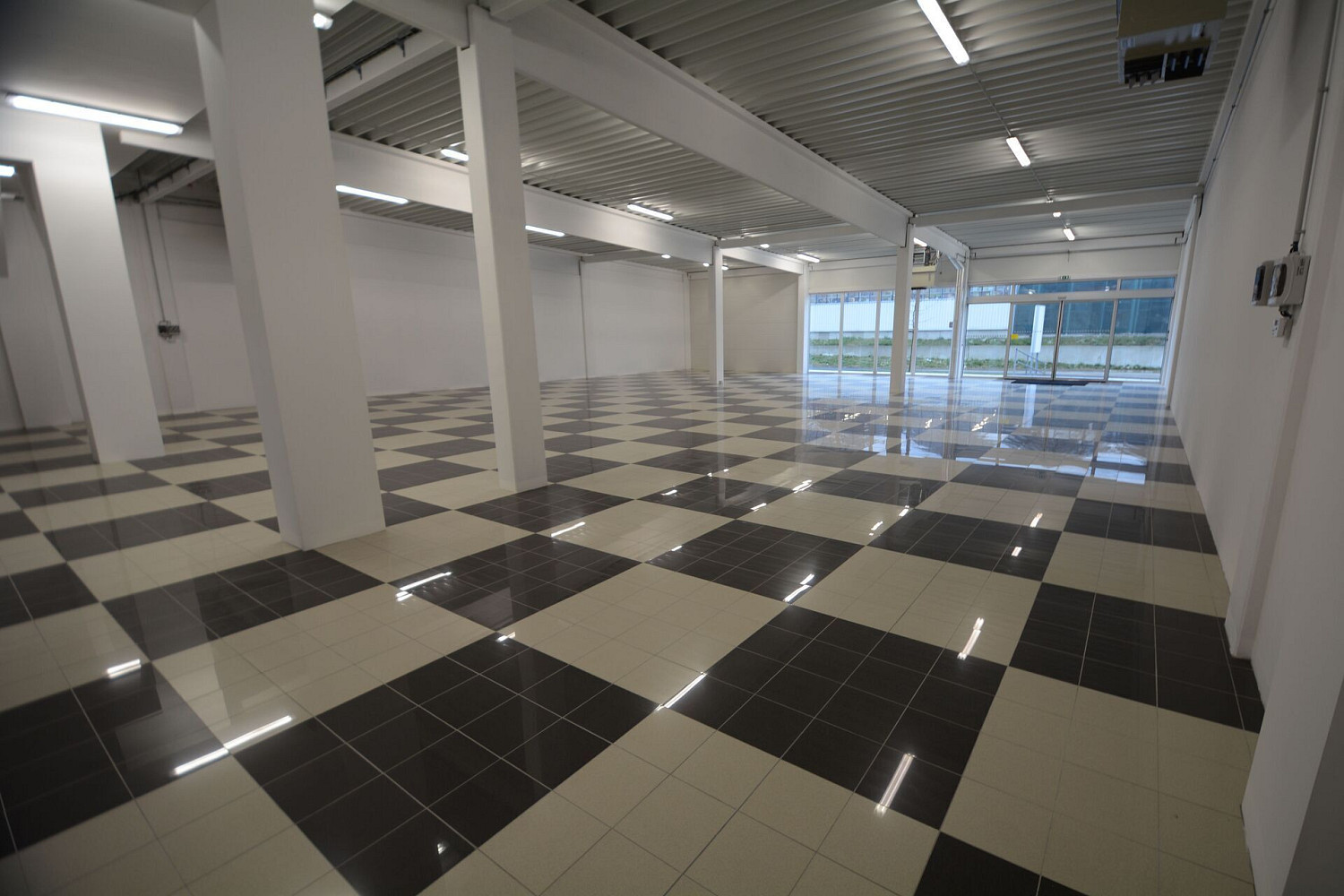 Pronájem obchodních prostor 698 m² – fotografie 4