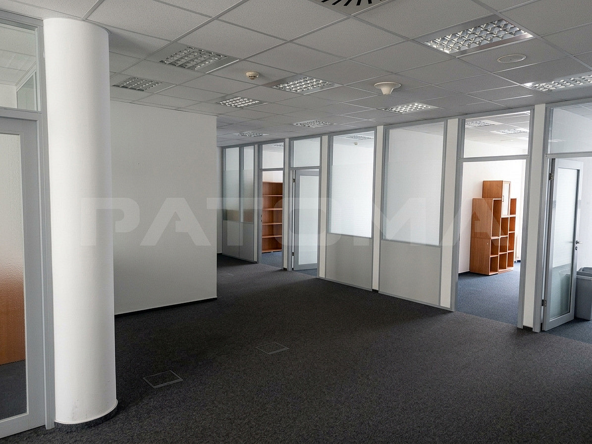Pronájem kanceláře 1 006 m² – fotografie 5