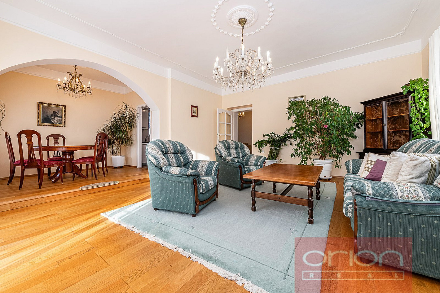 Pronájem domu 253 m² s pozemkem 900 m² — photo 2