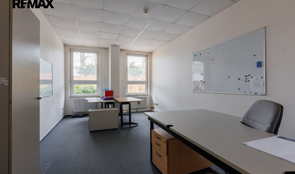 Pronájem skladovacích prostor 2 489 m², Chodová Planá – náhled fotky 18