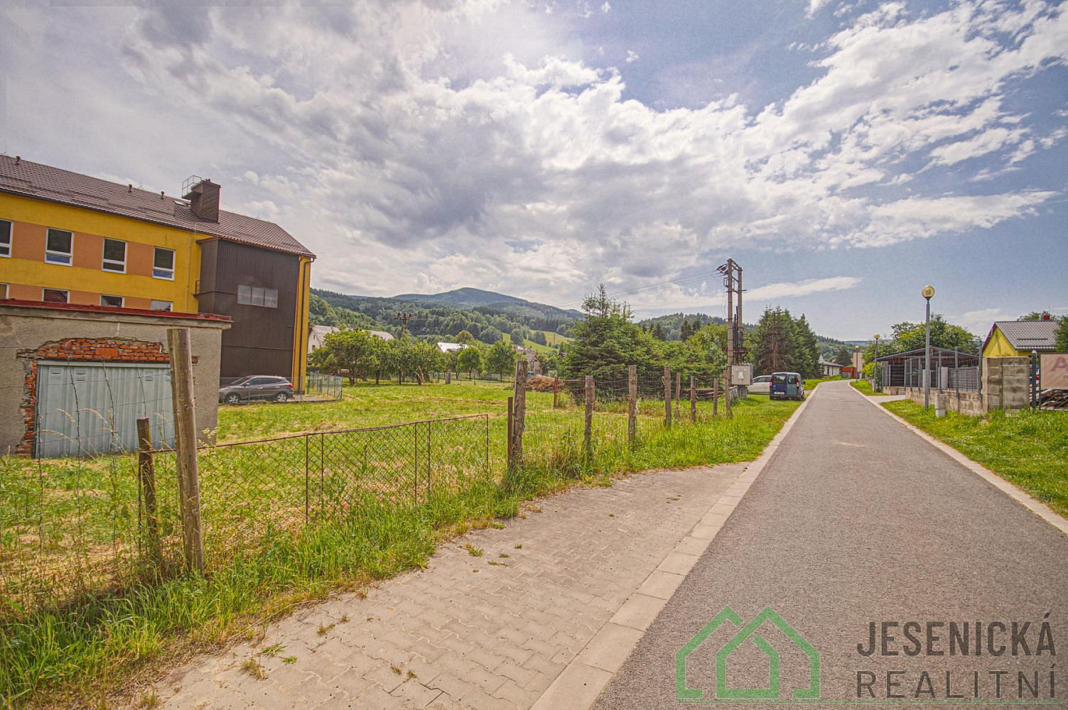 Prodej komerčního pozemku 1 608 m² – pohled 2