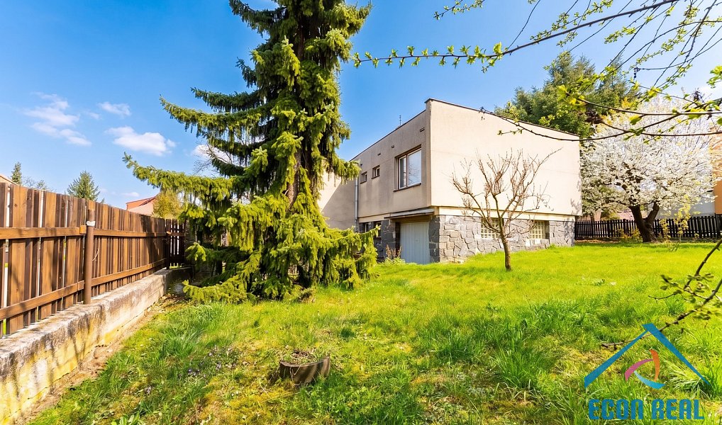 Prodej domu 150 m² s pozemkem 830 m², Jesenice – fotka 1 z 33