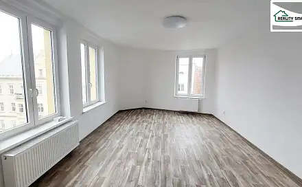 Pronájem bytu 2+1 75 m², Komenského, Cheb