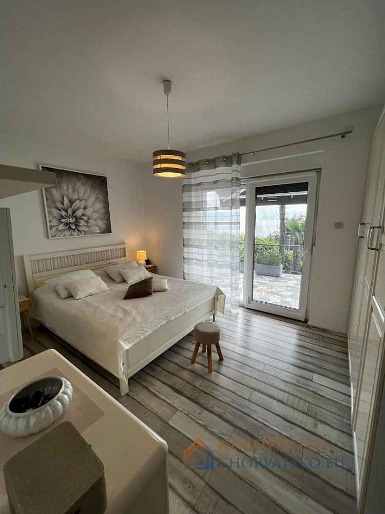 Pronájem bytu 2+kk 104 m² – pohled 3