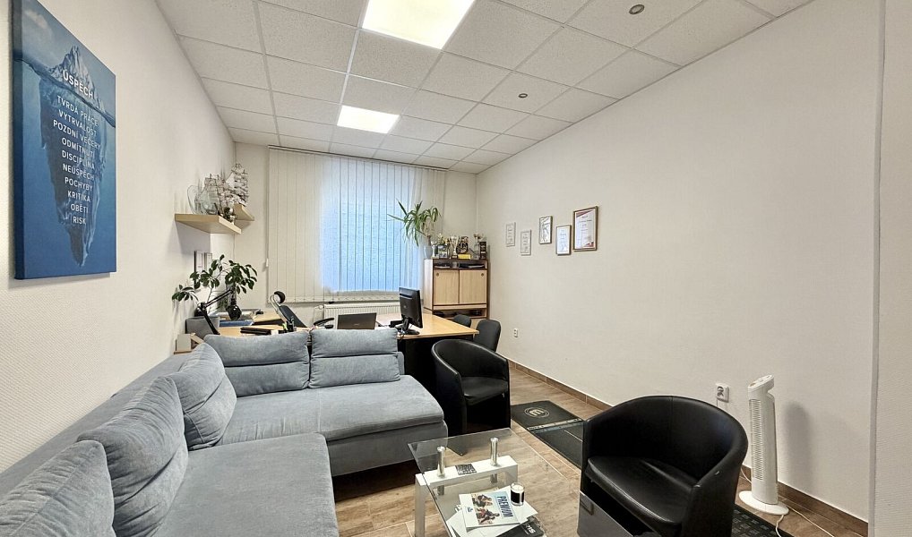 Prodej kanceláře 466 m², Chomutov – náhled fotky 2