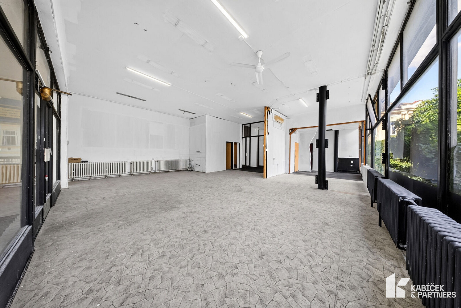 Prodej obchodních prostor 411 m² – fotografie 3